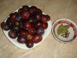 Маринованные сливы без стерилизации на зиму - шаг 1 Маринованные сливы без стерилизации на зиму - шаг 1