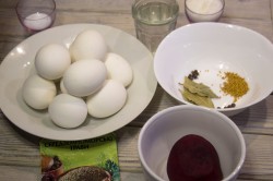 Маринованные яйца куриные - шаг 1