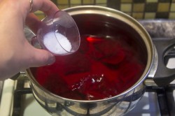 Маринованные яйца куриные - шаг 6