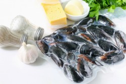 Мидии запеченные в духовке с сыром - шаг 1