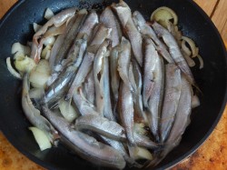 Мойва жареная на сковороде - шаг 5