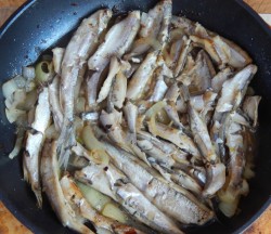 Мойва жареная на сковороде - шаг 6