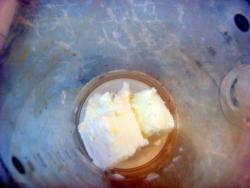 Клубничный молочный коктейль из клубники и мороженого - шаг 3