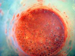 Клубничный молочный коктейль из клубники и мороженого - шаг 5