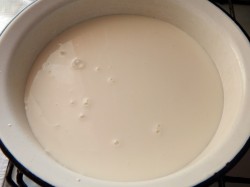 Молочное желе с желатином - шаг 3