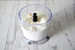 Молочный коктейль с мороженым и бананом - шаг 3 Молочный коктейль с мороженым и бананом - шаг 3