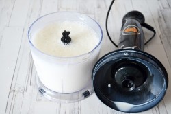 Молочный коктейль с мороженым и бананом - шаг 4 Молочный коктейль с мороженым и бананом - шаг 4