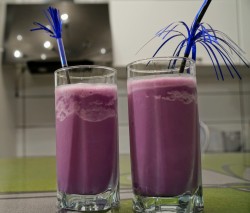 Молочный коктейль с мороженым и черничным сиропом - шаг 6 Молочный коктейль с мороженым и черничным сиропом - шаг 6