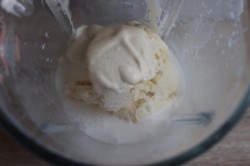 Молочный коктейль с мороженым в блендере - шаг 4 Молочный коктейль с мороженым в блендере - шаг 4