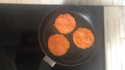 Морковные оладьи - шаг 7