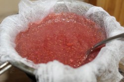 Клубничный морс из клубники - шаг 10