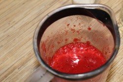 Клубничный морс из клубники - шаг 4