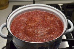 Клюквенный морс из замороженных ягод - шаг 7