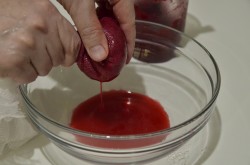 Клюквенный морс из замороженных ягод - шаг 4