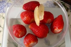 Торт - Мусс из белого шоколада с клубничной прослойкой - шаг 2