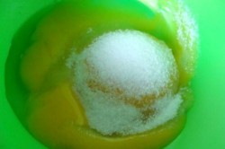 Торт - Мусс из белого шоколада с клубничной прослойкой - шаг 6