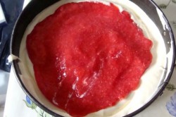 Торт - Мусс из белого шоколада с клубничной прослойкой - шаг 10