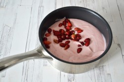 Мусс из зефира с клубникой и земляникой - шаг 11