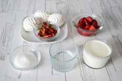 Мусс из зефира с клубникой и земляникой - шаг 1