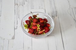 Мусс из зефира с клубникой и земляникой - шаг 3