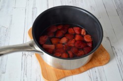 Мусс из зефира с клубникой и земляникой - шаг 4