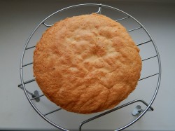 Торт Клубника со сливками с желатином - шаг 6 Торт Клубника со сливками с желатином - шаг 6