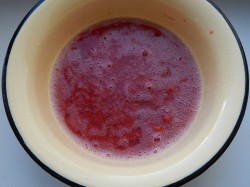 Торт Клубника со сливками с желатином - шаг 9 Торт Клубника со сливками с желатином - шаг 9