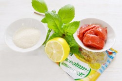 Муссовый торт с зеркальной глазурью и вафельными коржами - шаг 1 Муссовый торт с зеркальной глазурью и вафельными коржами - шаг 1