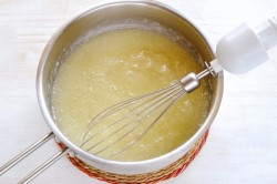 Муссовый торт с зеркальной глазурью и вафельными коржами - шаг 24 Муссовый торт с зеркальной глазурью и вафельными коржами - шаг 24