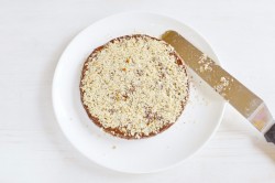 Муссовый торт с зеркальной глазурью и вафельными коржами - шаг 9 Муссовый торт с зеркальной глазурью и вафельными коржами - шаг 9