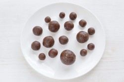 Муссовый торт с зеркальной глазурью и вафельными коржами - шаг 10 Муссовый торт с зеркальной глазурью и вафельными коржами - шаг 10