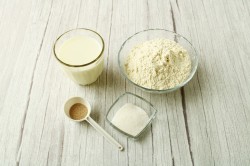 Мягкое дрожжевое тесто для пирожков в духовке - шаг 1 Мягкое дрожжевое тесто для пирожков в духовке - шаг 1