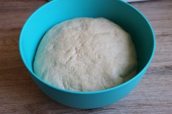 Пирог с мясом в духовке из дрожжевого теста - шаг 10