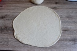 Пирог с мясом в духовке из дрожжевого теста - шаг 11