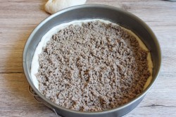 Пирог с мясом в духовке из дрожжевого теста - шаг 13