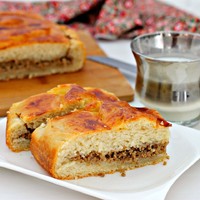 Пирог с мясом в духовке из дрожжевого теста