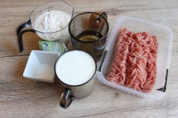 Пирог с мясом в духовке из дрожжевого теста - шаг 1