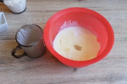 Пирог с мясом в духовке из дрожжевого теста - шаг 2