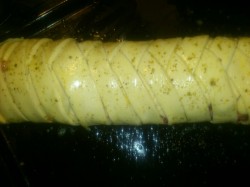 Слоеные рулетики из теста с мясом и яйцом - шаг 6