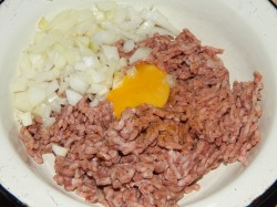 Мясные зразы с сыром - шаг 3 Мясные зразы с сыром - шаг 3