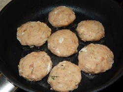 Мясные зразы с сыром - шаг 8 Мясные зразы с сыром - шаг 8