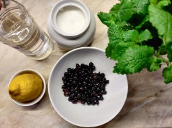 Наливка из черной смородины в домашних условиях - шаг 1 Наливка из черной смородины в домашних условиях - шаг 1