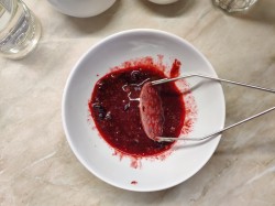 Наливка из черной смородины в домашних условиях - шаг 2 Наливка из черной смородины в домашних условиях - шаг 2