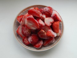 Настойка из клубники - шаг 2 Настойка из клубники - шаг 2