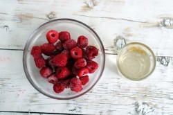 Настойка из малины на водке в домашних условиях - шаг 1 Настойка из малины на водке в домашних условиях - шаг 1
