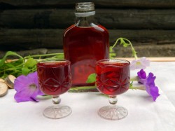 Настойка из варенья - шаг 6 Настойка из варенья - шаг 6