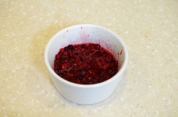 Настойка на бруснике на самогоне - шаг 2 Настойка на бруснике на самогоне - шаг 2