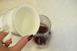 Настойка на бруснике на самогоне - шаг 5 Настойка на бруснике на самогоне - шаг 5