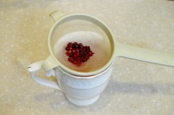 Настойка на бруснике на самогоне - шаг 7 Настойка на бруснике на самогоне - шаг 7