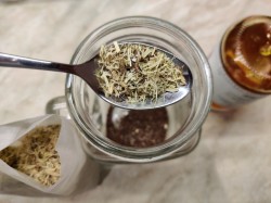 Настойка на корне калгана на самогоне - шаг 3 Настойка на корне калгана на самогоне - шаг 3